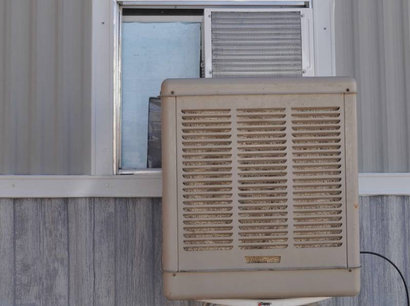 Evaporative cooler hot sale window