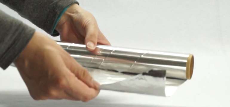 Should You Use Aluminum Foil With The Shiny Side Up Or Down?