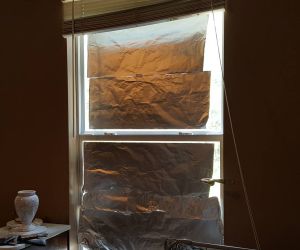 https://cdn.h2ouse.org/wp-content/uploads/aluminum-foil-on-window-darkening.jpg