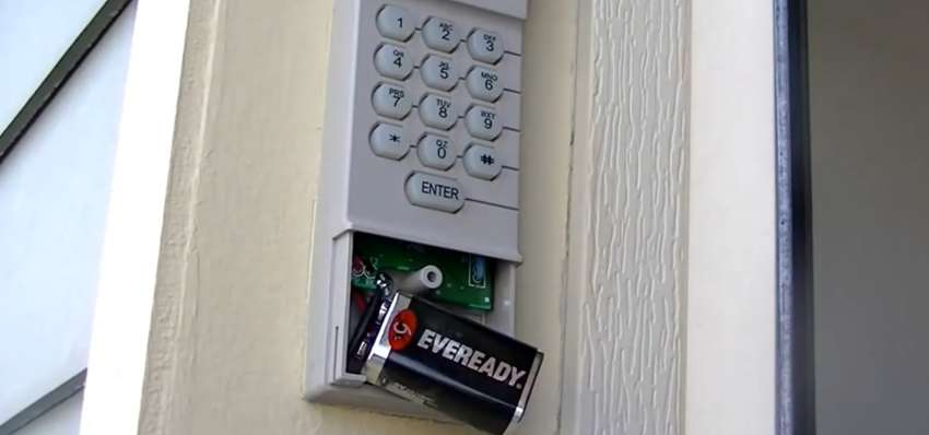 Is Your Garage Door Keypad Not Working, How To Reset Code On Liftmaster Garage Door Keypad