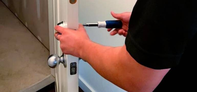 How To Install a Door Handle